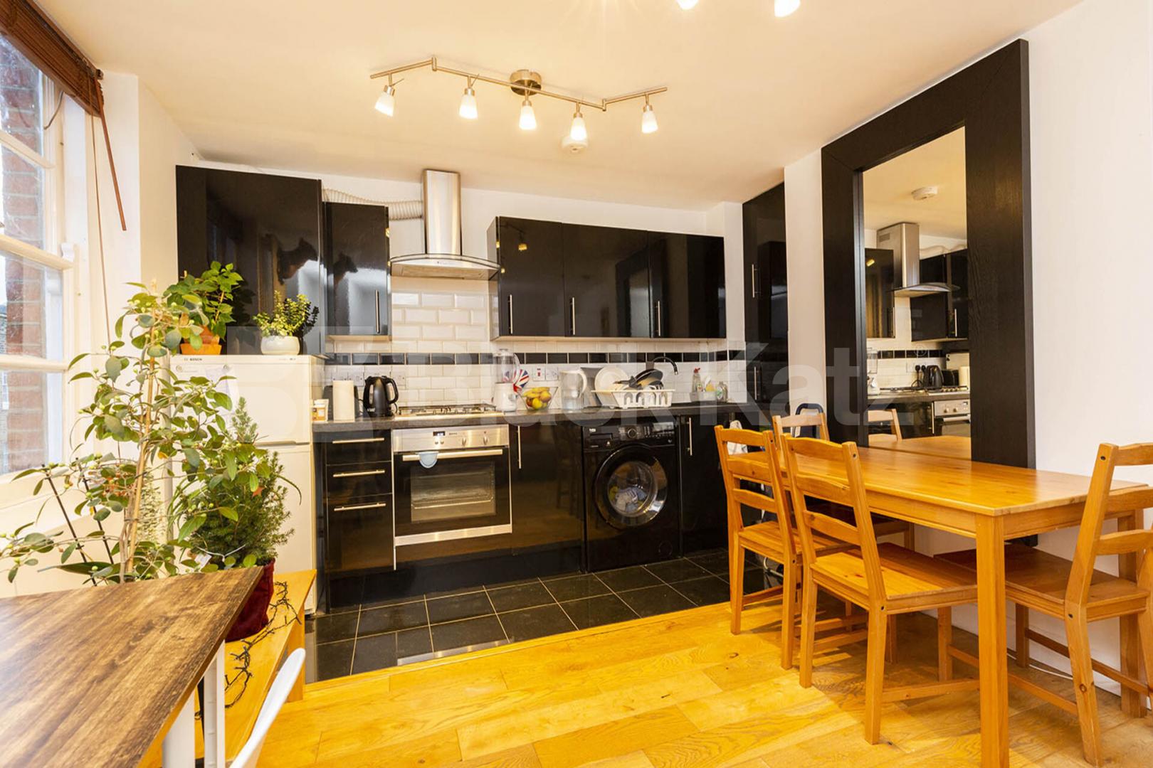 Located in a prime area close to the vibrant upper street with tons of amenaties Paget Street, Angel